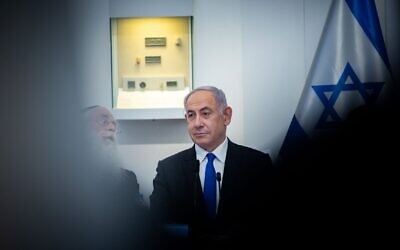 رئيس الوزراء بنيامين نتنياهو في جلسة لمجلس الوزراء في القدس، 5 يونيو، 2024. (Yonatan Sindel/Flash90)