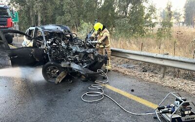 عناصر الإطفاء في موقع سقوط صاروخ في مرتفعات الجولان، 9 يوليو 2024. (Fire and Rescue Services)