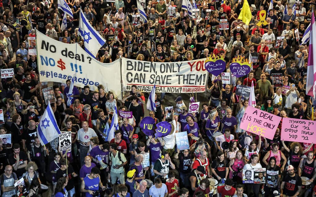 مظاهرة للمطالبة بالإفراج عن المختطفين في تل أبيب، 24 أغسطس، 2024. (Jack GUEZ / AFP)