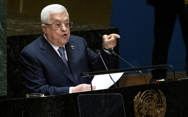 رئيس السلطة الفلسطينية محمود عباس يلقي كلمة أمام الدورة الثامنة والسبعين للجمعية العامة للأمم المتحدة، 21 سبتمبر، 2023. (AP Photo/Craig Ruttle) رئيس السلطة الفلسطينية محمود عباس يلقي كلمة أمام الدورة الثامنة والسبعين للجمعية العامة للأمم المتحدة، 21 سبتمبر، 2023. (AP Photo/Craig Ruttle)