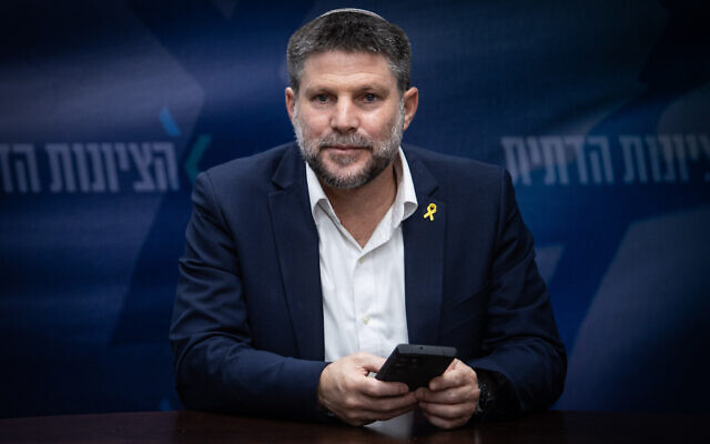 وزير المالية بتسلئيل سموتريتش يترأس اجتماع حزبه في الكنيست بالقدس، 22 يوليو، 2024. (Oren Ben Hakoon/Flash90) وزير المالية بتسلئيل سموتريتش يترأس اجتماع حزبه في الكنيست بالقدس، 22 يوليو، 2024. (Oren Ben Hakoon/Flash90)