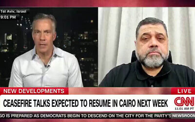مراسل شبكة CNN جيم شوتو (على اليسار)، يتحدث من تل أبيب مع عضو المكتب السياسي لحركة حماس أسامة حمدان المقيم في الدوحة، 17 أغسطس، 2024. (Screen capture: X/Jim Sciutto, used in accordance with Clause 27a of the Copyright Law)