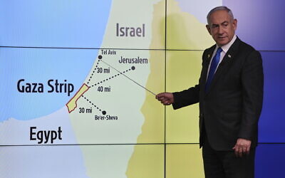 رئيس الوزراء بنيامين نتنياهو يعقد مؤتمرا صحفيا في مكتب الصحافة الحكومي في القدس في 4 سبتمبر 2024. (ABIR SULTAN / POOL / AFP)