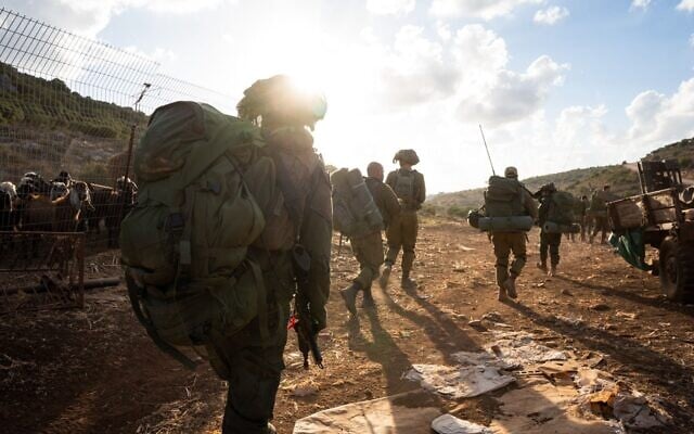 جنود إسرائيليون خلال تدريب في شمال إسرائيل، في صورة تم نشرها في 18 سبتمبر، 2024. (Israel Defense Forces) جنود إسرائيليون خلال تدريب في شمال إسرائيل، في صورة تم نشرها في 18 سبتمبر، 2024. (Israel Defense Forces)