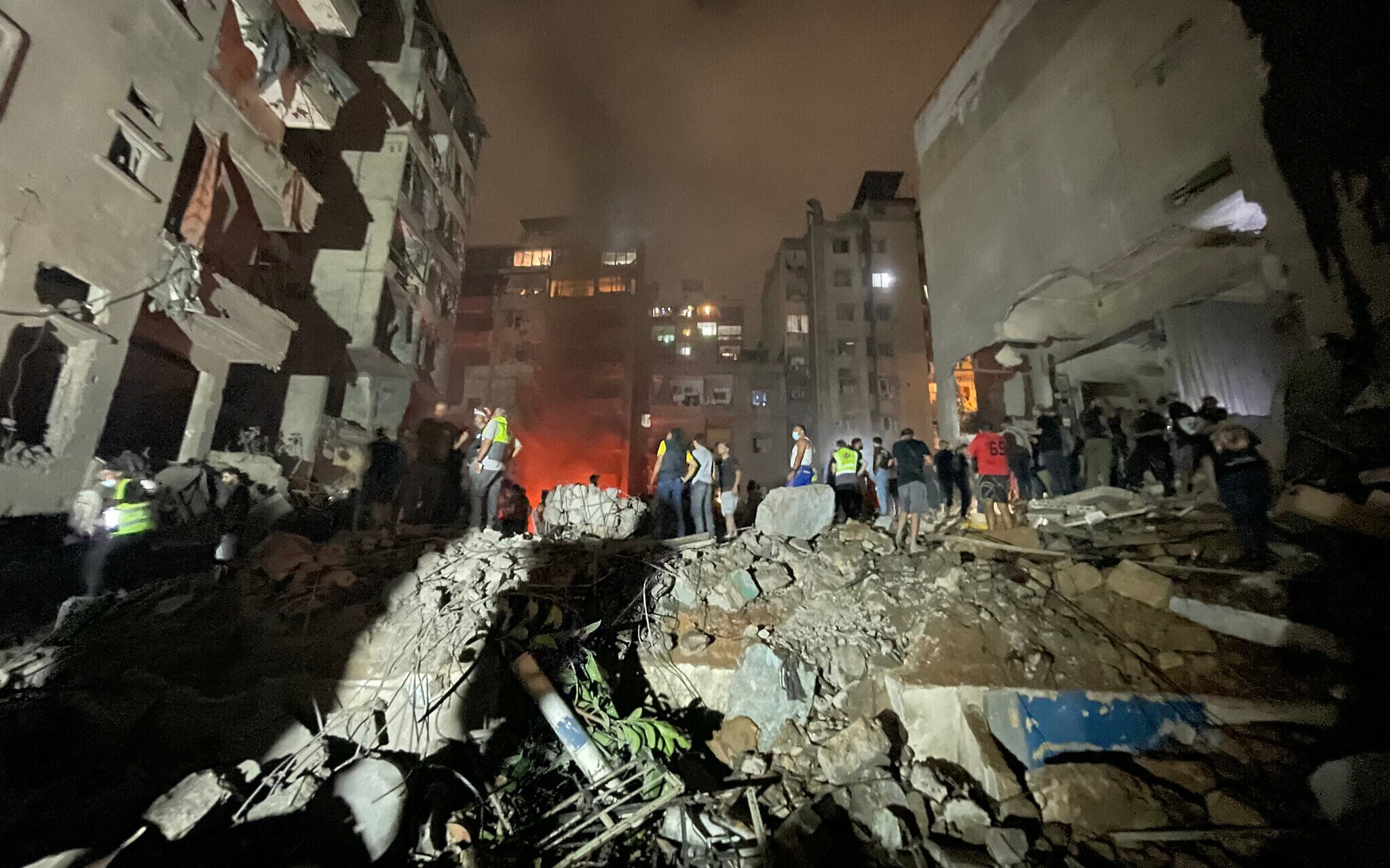 نجاة قيادي بارز في حزب الله من غارات إسرائيلية هزت وسط بيروت - تايمز ...