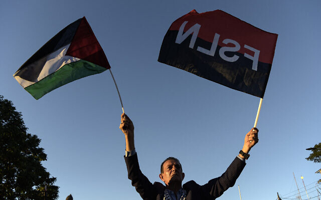 رجل يلوح بعلم الجبهة الساندينية والهلم الفلسطيني في عاصمة نيكاراغوا، 30 يناير 2024 OSWALDO
RIVAS / AFP رجل يلوح بعلم الجبهة الساندينية والهلم الفلسطيني في عاصمة نيكاراغوا، 30 يناير 2024 OSWALDO
RIVAS / AFP