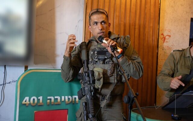 العقيد إحسان دقسة، قائد اللواء المدرع 401، في رفح في 26 يونيو 2024. (IDF)