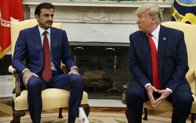 الرئيس الأمريكي دونالد ترامب يلتقي أمير قطر الشيخ تميم بن حمد آل ثاني في المكتب البيضاوي بالبيت الأبيض، 9 يوليو 2019، في واشنطن. (AP Photo/Evan Vucci) الرئيس الأمريكي دونالد ترامب يلتقي أمير قطر الشيخ تميم بن حمد آل ثاني في المكتب البيضاوي بالبيت الأبيض، 9 يوليو 2019، في واشنطن. (AP Photo/Evan Vucci)