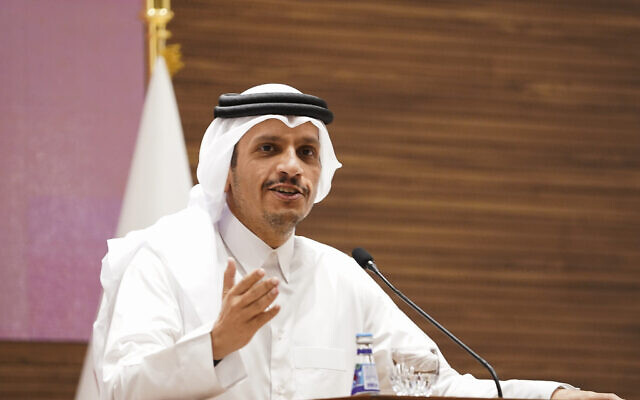 رئيس الوزراء ووزير الخارجية القطري محمد بن عبد الرحمن آل ثاني خلال مؤتمر صحفي في الدوحة، قطر، 24 أكتوبر 2024. (Nathan Howard/Pool Photo via AP) رئيس الوزراء ووزير الخارجية القطري محمد بن عبد الرحمن آل ثاني خلال مؤتمر صحفي في الدوحة، قطر، 24 أكتوبر 2024. (Nathan Howard/Pool Photo via AP)