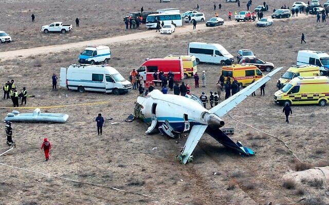 حطام طائرة أذربيجانية بالقرب من مطار أكتاو، كازاخستان، 25 ديسمبر 2024. (AP Photo/Azamat Sarsenbayev) حطام طائرة أذربيجانية بالقرب من مطار أكتاو، كازاخستان، 25 ديسمبر 2024. (AP Photo/Azamat Sarsenbayev)