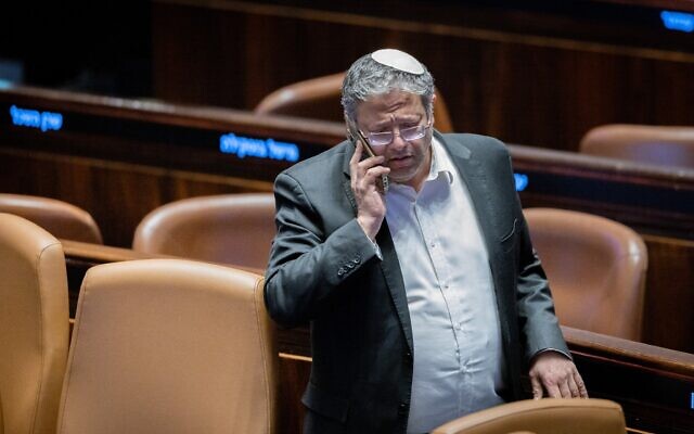 وزير الأمن القومي إيتمار بن غفير خلال جلسة في الكنيست حول الميزانية، 16 ديسمبر 2024. (Chaim Goldberg FLASH90) وزير الأمن القومي إيتمار بن غفير خلال جلسة في الكنيست حول الميزانية، 16 ديسمبر 2024. (Chaim Goldberg FLASH90)