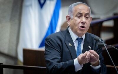 رئيس الوزراء بنيامين نتنياهو يلقي كلمة أمام الكنيست، 23 ديسمبر 2024. (Chaim Goldberg/Flash90)