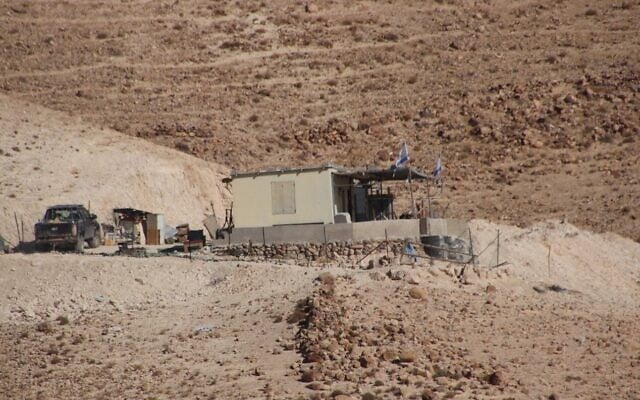 منزل فلسطيني في المنطقة B قيل أنه تم تهجير سكانه واستولى عليه مستوطنين، شرقي مستوطنة تقوع، في صورة غير مؤرخة (Courtesy Peace Now) منزل فلسطيني في المنطقة B قيل أنه تم تهجير سكانه واستولى عليه مستوطنين، شرقي مستوطنة تقوع، في صورة غير مؤرخة (Courtesy Peace Now)