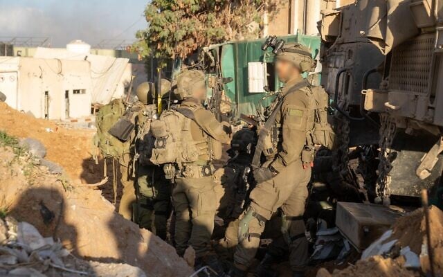 جنود إسرائيليون يعملون بالقرب من المستشفى الإندونيسي في شمال قطاع غزة، في صورة تم نشرها في 24 ديسمبر، 2024. (Israel Defense Forces) جنود إسرائيليون يعملون بالقرب من المستشفى الإندونيسي في شمال قطاع غزة، في صورة تم نشرها في 24 ديسمبر، 2024. (Israel Defense Forces)