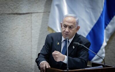 رئيس الوزراء بنيامين نتنياهو يلقي كلمة أمام الكنيست في القدس، 23 ديسمبر، 2024. (Chaim Goldberg/Flash90)
