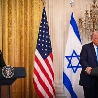 الرئيس الأمريكي دونالد ترامب ورئيس الوزراء بنيامين نتنياهو يعقدان مؤتمرا صحفيا مشتركا في البيت الأبيض في واشنطن العاصمة، 4 فبراير، 2025. (Liri Agami/Flash90)