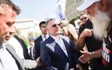 المبعوث الأمريكي الخاص إلى الشرق الأوسط ستيف ويتكوف في ساحة المختطفين في تل أبيب، 30 يناير 2025. (Yonatan Sindel/ Flash90)