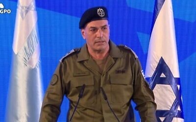رئيس أركان الجيش الإسرائيلي الجديد إيال زمير يتحدث في مراسم تسليم واستلام المنصب  في مقر الجيش الإسرائيلي في تل أبيب. 5 مارس، 2025. (Screenshot: PMO)