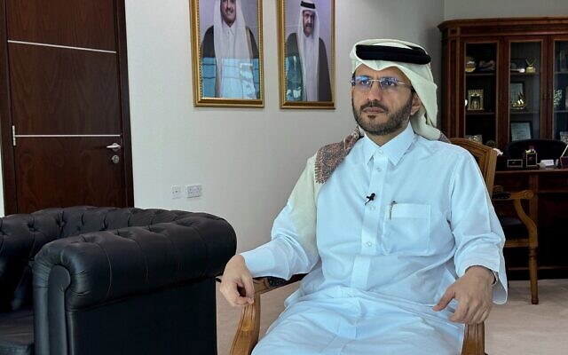أرشيف: اللمتحدث باسم وزارة الخارجية القطرية، ماجد الأنصاري، يتحدث إلى رويترز بعد أن ساعدت قطر في التوسط في اتفاق وقف إطلاق النار في غزة، في الدوحة، قطر، 20 يناير، 2025. (Reuters/Imad Creidi)