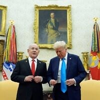 الرئيس الأمريكي دونالد ترامب يلتقي رئيس الوزراء الإسرائيلي بنيامين نتنياهو في المكتب البيضاوي بالبيت الأبيض في واشنطن، 4 فبراير، 2025. (AP Photo/Evan Vucci)