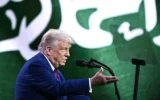 الرئيس الأمريكي دونالد ترامب يتحدث خلال منتدى الاستثمار السعودي الأمريكي في مركز الملك عبد العزيز الدولي للمؤتمرات في الرياض، 13 مايو 2025. (Brendan SMIALOWSKI / AFP)
