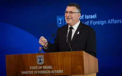 وزير الخارجية غدعون ساعر يعقد مؤتمرا صحفيا في وزارة الخارجية في القدس، 22 مايو 2025. (Yonatan Sindel/Flash90)