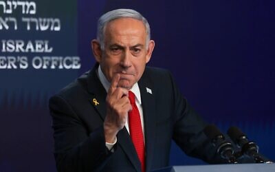 رئيس الوزراء بنيامين نتنياهو يتحدث خلال مؤتمر صحفي في القدس، 21 مايو 2025.(Ronen Zvulun/Pool Photo via AP)