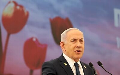 رئيس الوزراء بنيامين نتنياهو يتحدث خلال مراسم لإحياء يوم الذكرى السنوي في القدس، 29 أبريل 2025. (Abir SULTAN / POOL / AFP)