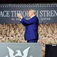 الرئيس الأمريكي دونالد ترامب في قاعدة العديد الجوية، 15 مايو 2025، في الدوحة، قطر. (AP Photo/Alex Brandon)