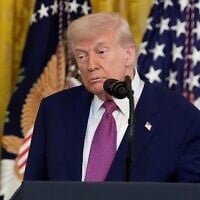 الرئيس الأمريكي دونالد ترامب في الغرفة الشرقية بالبيت الأبيض، 12 يونيو 2025. (AP/Alex Brandon)