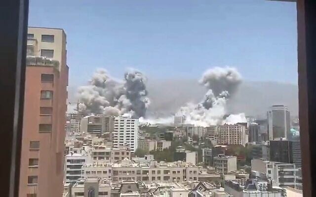 مشاهد نشرت على وسائل التواصل الاجتماعي تُظهر آثار الضربات الإسرائيلية في طهران، 23 يونيو 2025 (X; used in accordance with Clause 27a of the Copyright Law)