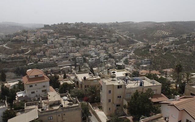 قرية المشيرفة، بالقرب من أم الفحم في شمال إسرائيل، في عام 2015. (Moataz1997 عبر Wikimedia Commons، بموجب ترخيص CC-SA 3.0، bit.ly/44ZOc8V) قرية المشيرفة، بالقرب من أم الفحم في شمال إسرائيل، في عام 2015. (Moataz1997 عبر Wikimedia Commons، بموجب ترخيص CC-SA 3.0، bit.ly/44ZOc8V)