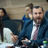 وزير التراث عميحاي إلياهو يتحدث خلال اجتماع لجنة التعليم والثقافة والرياضة في الكنيست، في القدس، في 7 يوليو 2025. (Yonatan Sindel/Flash90)