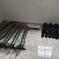 صواريخ بدائية الصنع عثر عليها جنود الجيش الإسرائيلي خلال غارة في منطقة رام الله بالضفة الغربية، في أوائل 19 سبتمبر/أيلول 2025. . (Israel Defense Forces)