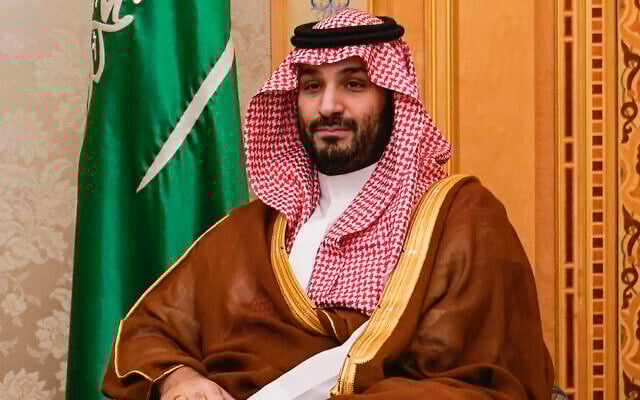 ولي العهد السعودي الأمير محمد بن سلمان ينظر أثناء لقائه بوزير الخارجية الأمريكي أنتوني بلينكن، غير المصور، في الرياض، المملكة العربية السعودية، 23 أكتوبر/تشرين الأول 2024. (Nathan Howard/Pool via AP)