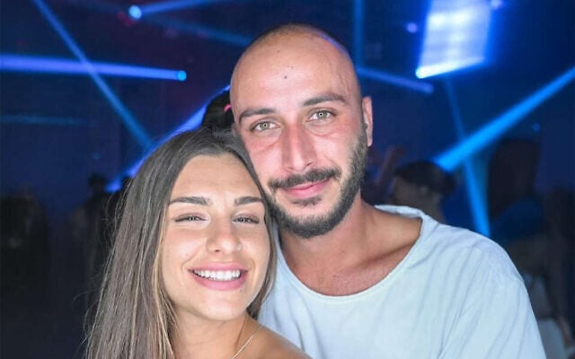 روعي شاليف (يمين) ومابال آدم في صورة بدون تاريخ. (Courtesy) روعي شاليف (يمين) ومابال آدم في صورة بدون تاريخ. (Courtesy)