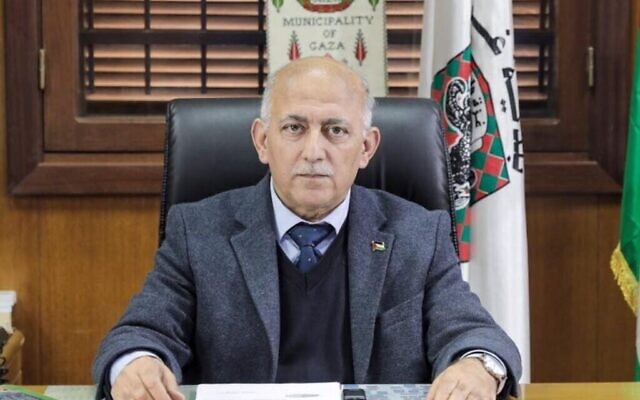 يحيى السراج، رئيس بلدية غزة وأحد الموقعين على الرسالة الموجهة لترامب. (Screenshot: Facebook)
