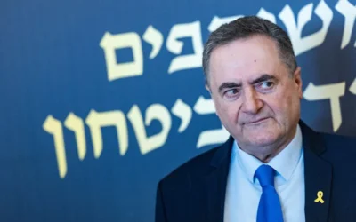 وزير الدفاع يسرائيل كاتس يحضر حفلاً في قاعة بلدية القدس، 15 ديسمبر 2025. (Chaim Goldberg/Flash90)
