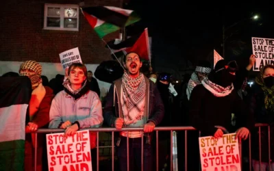 متظاهرون مناهضون للصهيونية في مدينة نيويورك، 8 يناير 2026. (Luke Tress/Times of Israel) متظاهرون مناهضون للصهيونية في مدينة نيويورك، 8 يناير 2026. (Luke Tress/Times of Israel)
