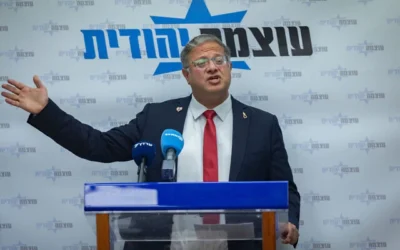 وزير الأمن القومي إيتمار بن غفير يرأس اجتماعاً فصائلياً لحزبه "عوتسما يهوديت" في الكنيست بالقدس في 12 ديسمبر 2025. (Yonatan Sindel/Flash90)
