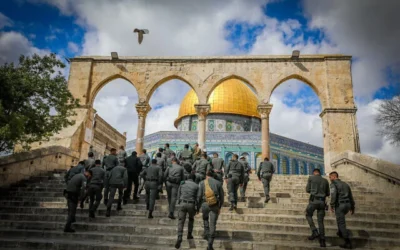 ضباط من شرطة حرس الحدود يزورون المسجد الأقصى في البلدة القديمة بالقدس، 7 مارس 2024. (Photo by Jamal Awad/Flash90)