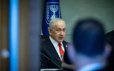 رئيس الوزراء بنيامين نتنياهو يشارك في اجتماع لجنة الشؤون الخارجية والدفاع بالكنيست في القدس، 5 فبراير 2026. (Yonatan Sindel/Flash90)
