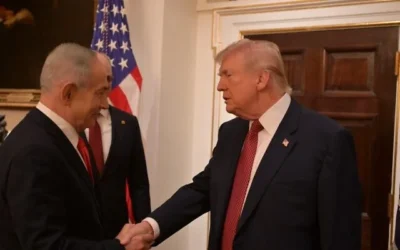 رئيس الوزراء بنيامين نتنياهو (يسار) يلتقي بالرئيس الأمريكي دونالد ترامب في البيت الأبيض، 11 فبراير 2026. (Avi Ohayon/ GPO)