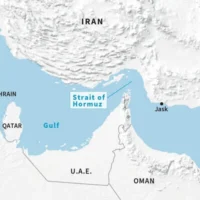 خارطة للخليج توضح موقع مضيق هرمز ومينائي جاسك وجزيرة خارك في إيران. (Laurence SAUBADU/AFP)