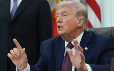 الرئيس الأمريكي دونالد ترامب يجيب على أسئلة الصحفيين بعد توقيع أمر تنفيذي في المكتب البيضاوي بالبيت الأبيض في واشنطن العاصمة، 31 مارس 2026. (AP/Alex Brandon)