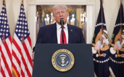 الرئيس الأمريكي دونالد ترامب يتحدث عن الحرب الإيرانية من القاعة المتقاطعة في البيت الأبيض في الأول من أبريل 2026، في واشنطن. (AP Photo/Alex Brandon, Pool)