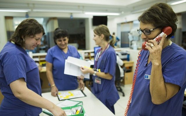 Illustrative: Nurses at the emergency room in the Hadassah Ein Kerem hospital in Jerusalem. (Yonatan Sindel/Flash90)