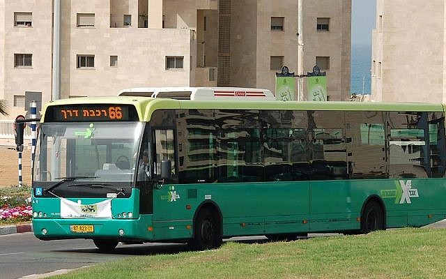 Illustrative:" An Egged Ta'avurah bus. (Effi Elians/Wikimedia/CC BY-SA 3.0)