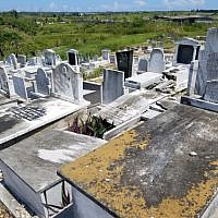 Picture taken in the Cuban Jewish Cemetery. Copyright Rayna Rose Exelbierd Picture taken in the Cuban Jewish Cemetery. Copyright Rayna Rose Exelbierd