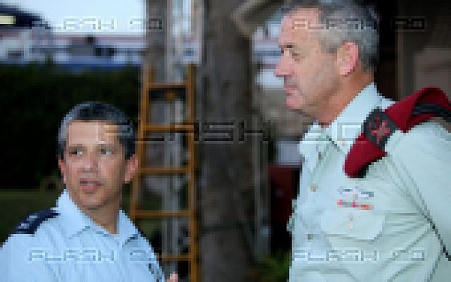 Amir Eshel, incoming air force chief (left), and Benny Gantz, chief of the General Staff (photo credit: Moshe Shai/Flash90)